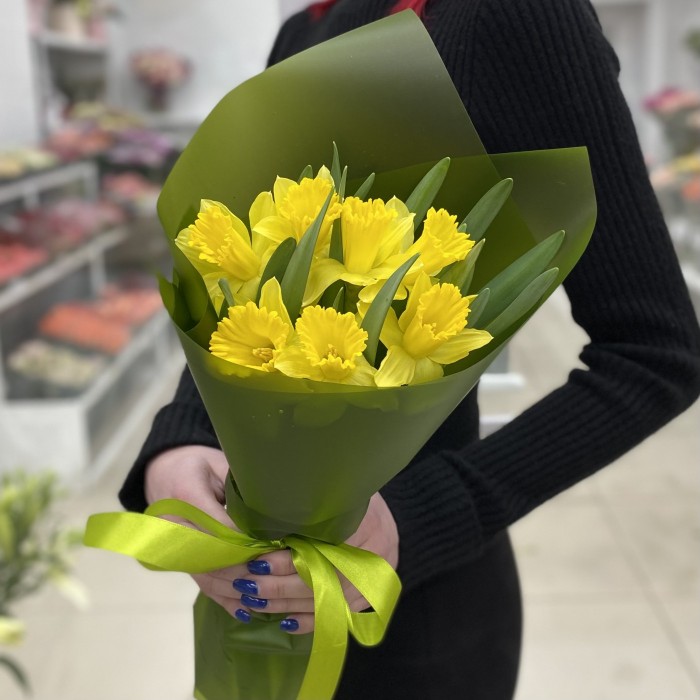 Букет из 7 желтых нарциссов