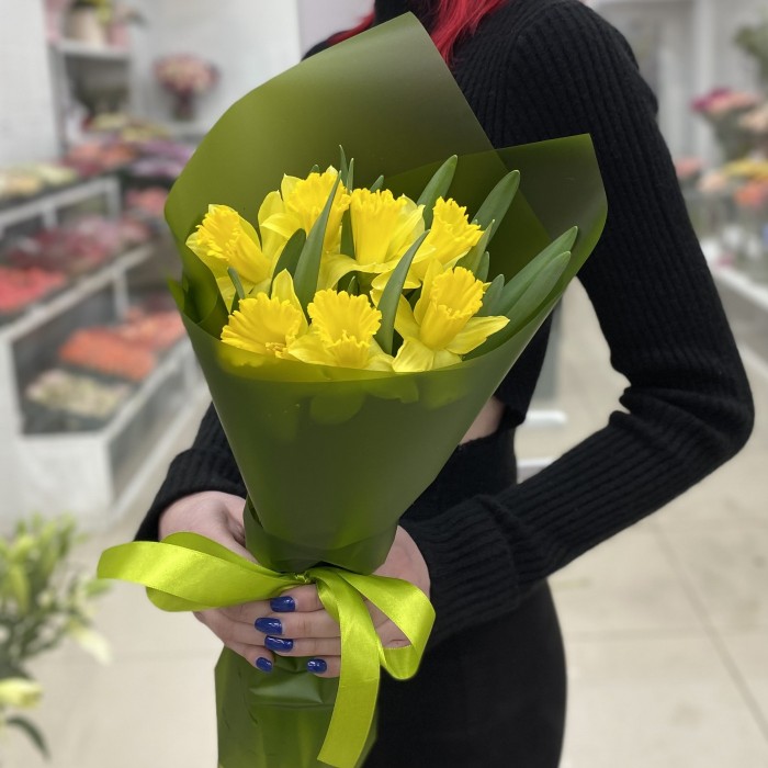 Букет из 7 желтых нарциссов