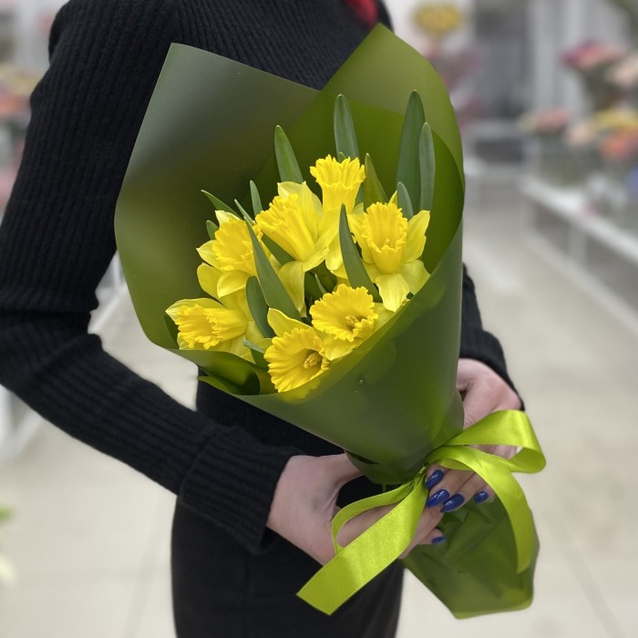Букет из 7 желтых нарциссов