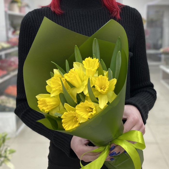 Букет из 7 желтых нарциссов