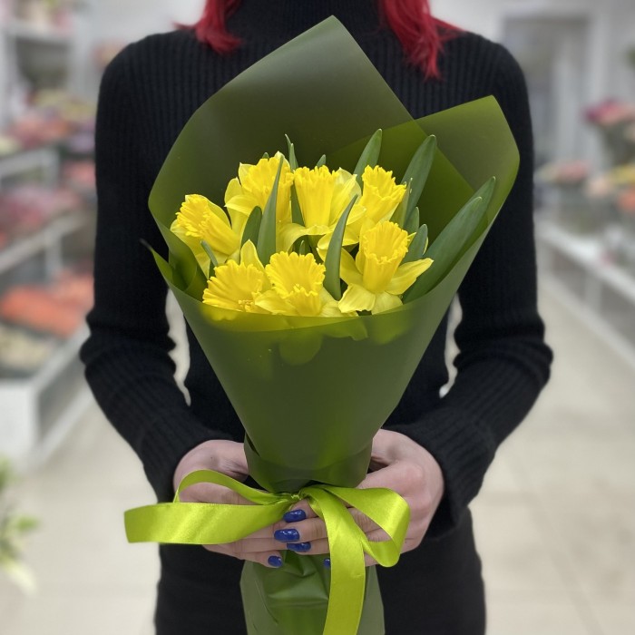 Букет из 7 желтых нарциссов