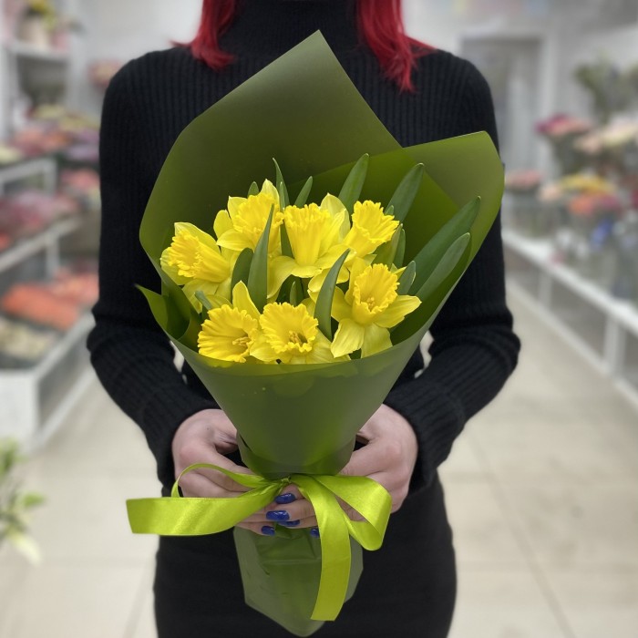 Букет из 7 желтых нарциссов