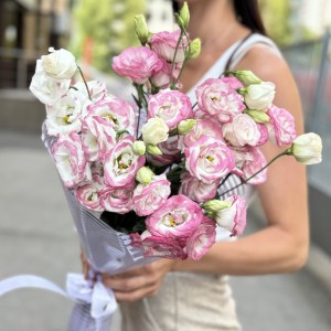 Букет из 9 бело-розовых эустом