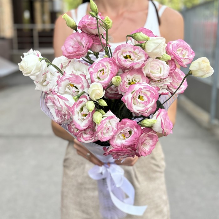 Букет из 9 бело-розовых эустом