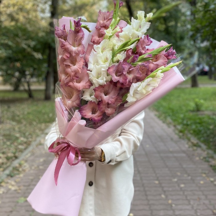 Букет из 9 гладиолусов