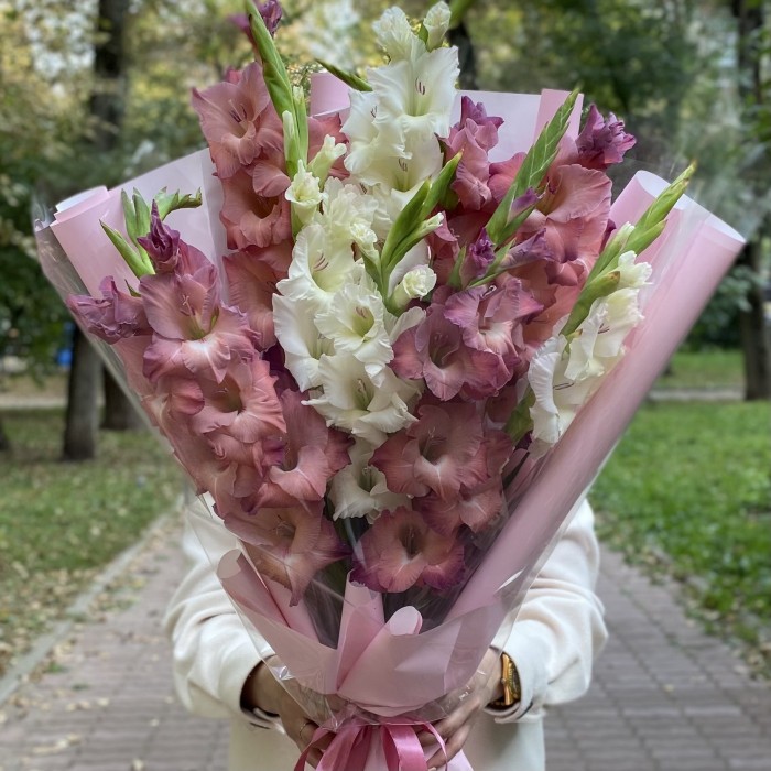 Букет из 9 гладиолусов
