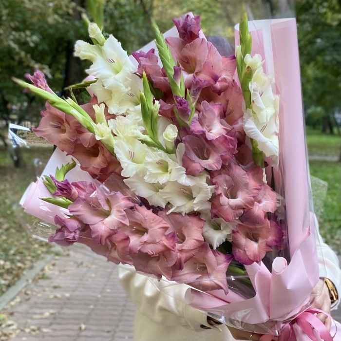 Букет из 9 гладиолусов
