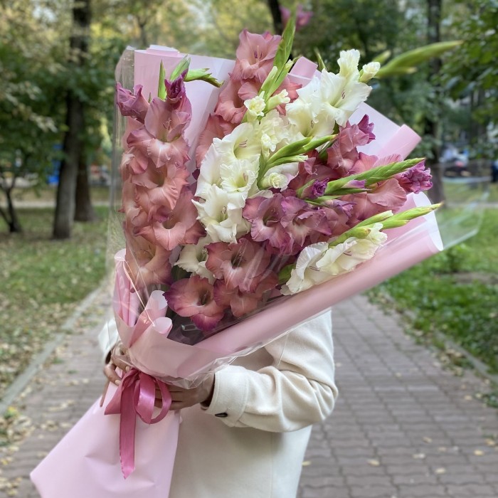 Букет из 9 гладиолусов