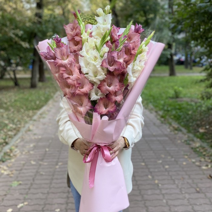 Букет из 9 гладиолусов