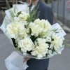 Букет из 9 крупных белых роз с эустомой
