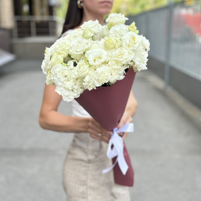 Букет из 9 махровых белых эустом