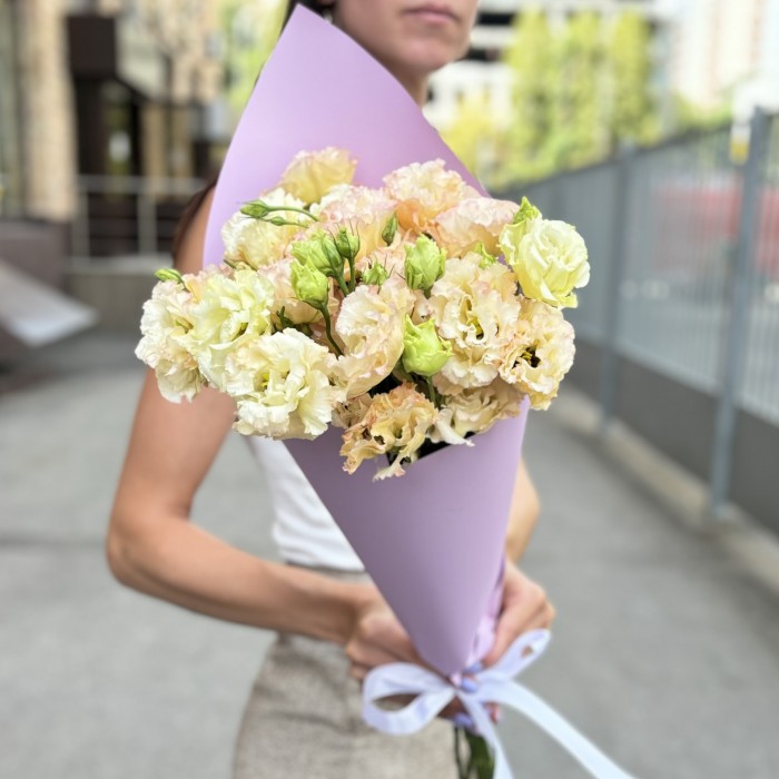 Букет из 9 махровых эустом Шампань