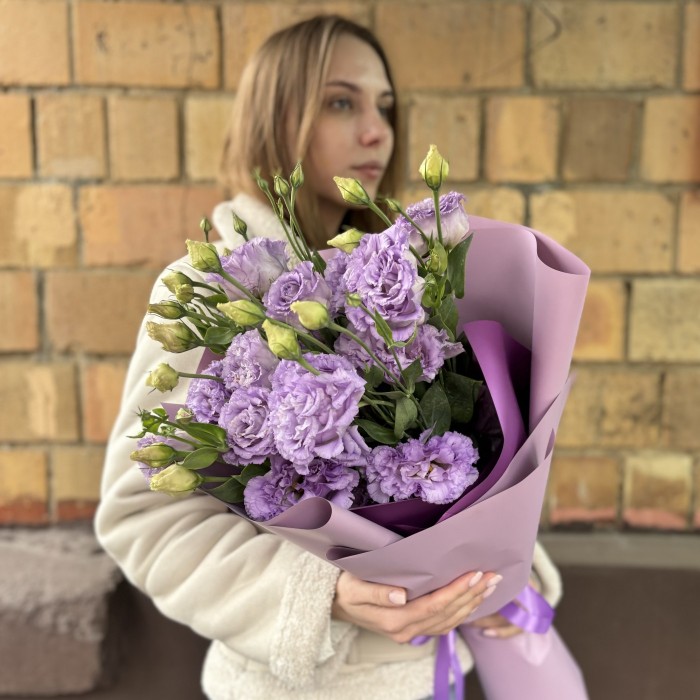 Букет из 9 махровых лавандовых эустом