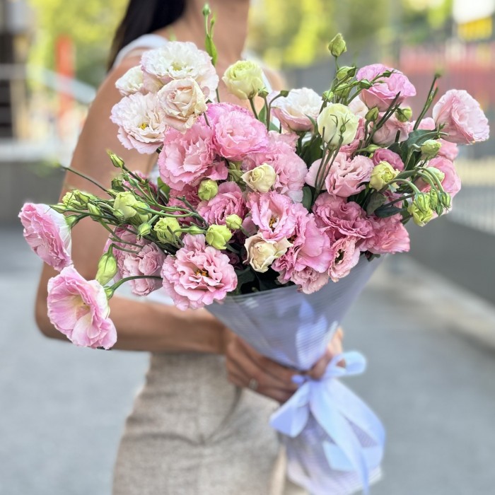 Букет из 9 махровых розовых эустом