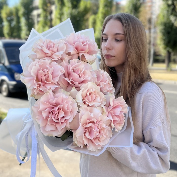 Букет из 9 пышных розовых роз Пинк Мондиаль