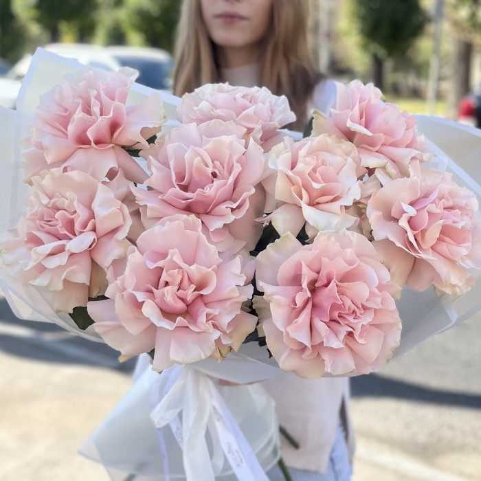 Букет из 9 пышных розовых роз Пинк Мондиаль