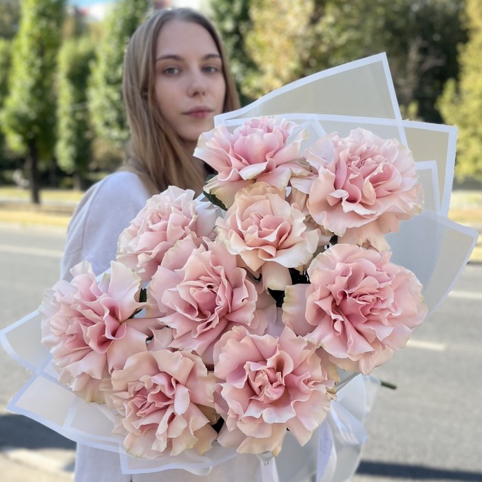 Букет из 9 пышных розовых роз Пинк Мондиаль