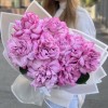 Букет из 9 пышных сиреневых роз Куинс Краун