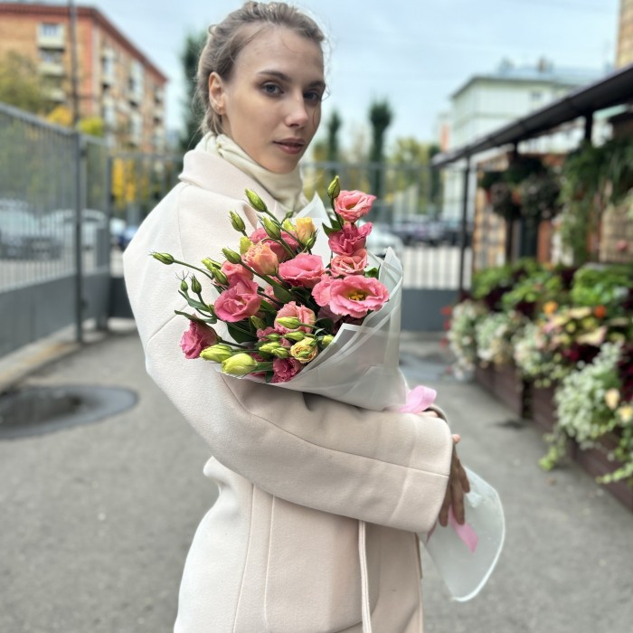 Букет из 9 розовых эустом