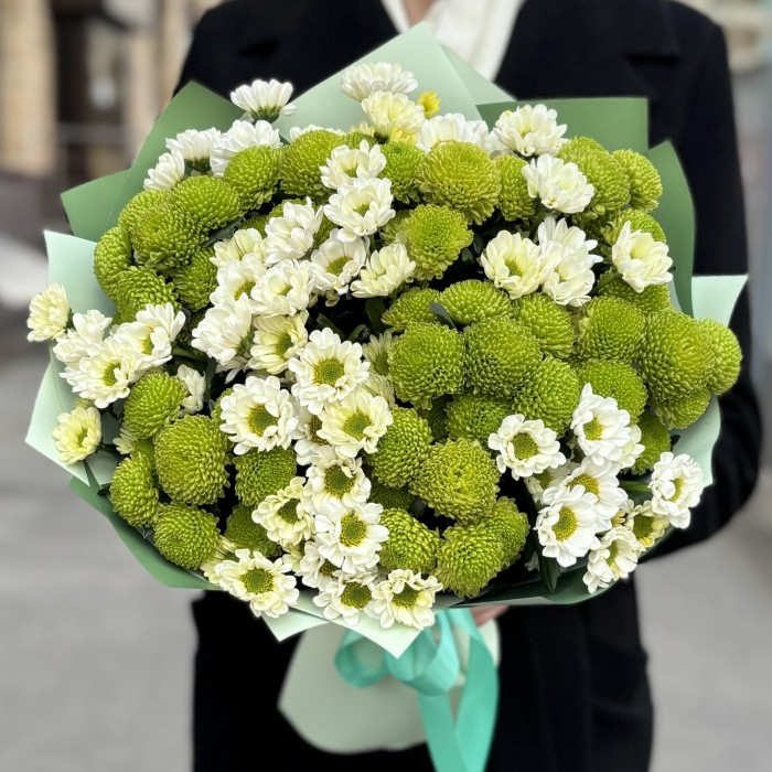 Букет из белой и зеленой хризантемы