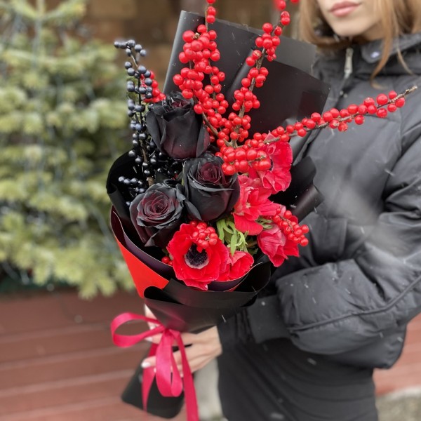 Букет из черных роз с анемоном