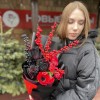 Букет из черных роз с анемоном