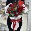 Букет из красных роз Вельвет Блоссом с лагурусом