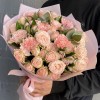 Букет из кустовых пионовидных роз с альстромерией