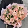 Букет из кустовых пионовидных роз с альстромерией