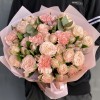 Букет из кустовых пионовидных роз с альстромерией