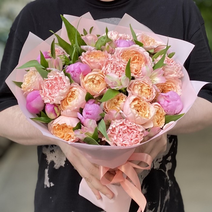 Букет из пионовидных кустовых роз Мечта