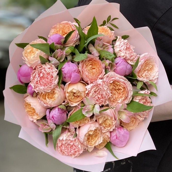 Букет из пионовидных кустовых роз Мечта