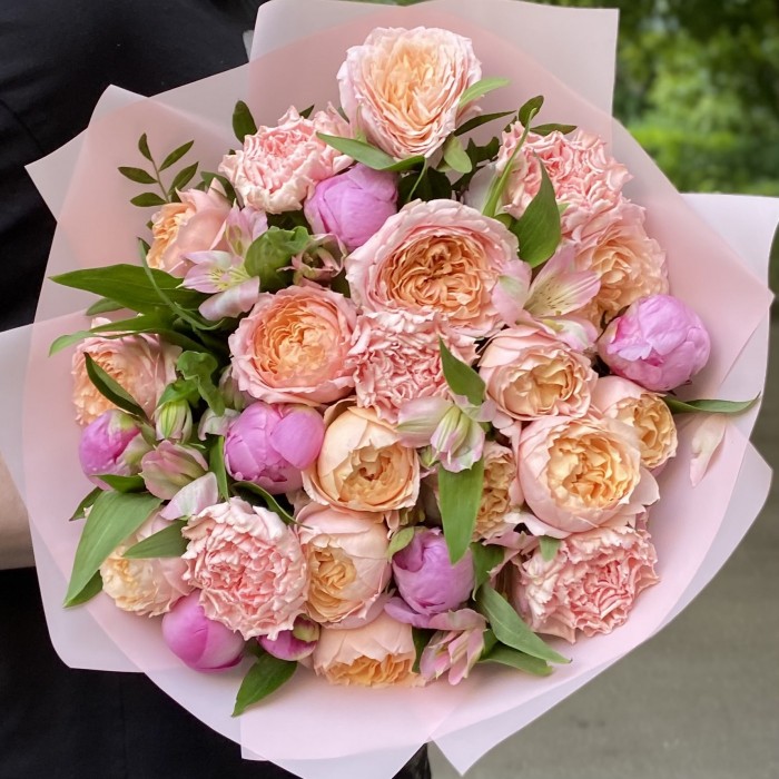 Букет из пионовидных кустовых роз Мечта