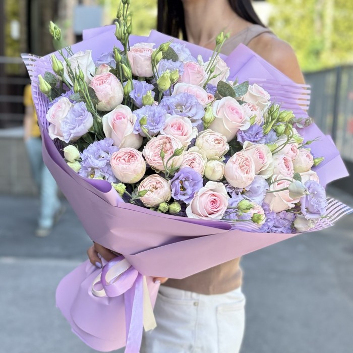 Букет из роз и эустом  Нежная Симфония