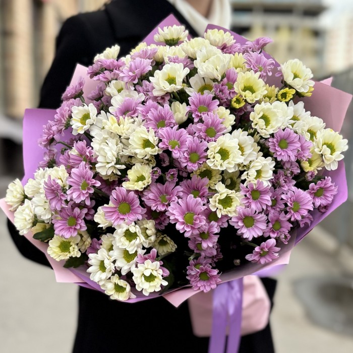 Букет из розовой и белой хризантемы Сантини