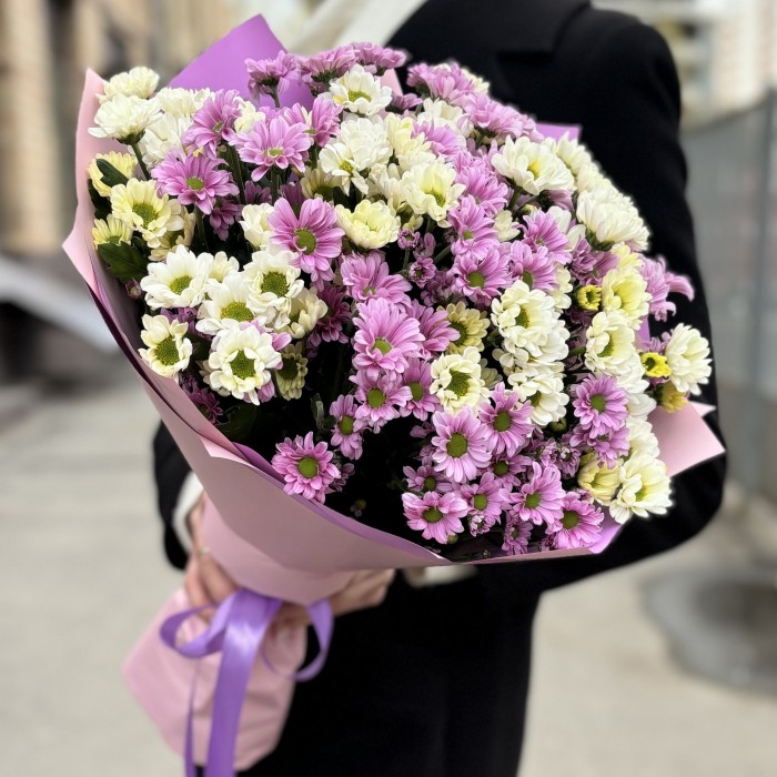Букет из розовой и белой хризантемы Сантини