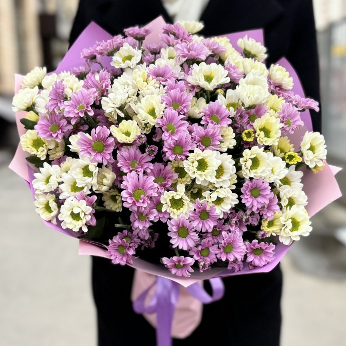 Букет из розовой и белой хризантемы Сантини