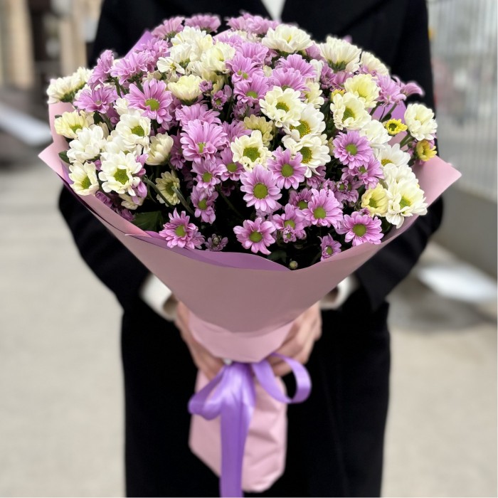 Букет из розовой и белой хризантемы Сантини