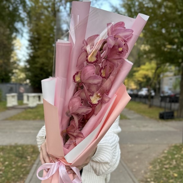 Букет из розовых орхидей