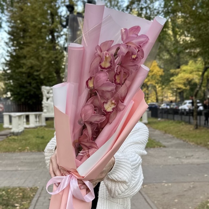 Букет из розовых орхидей