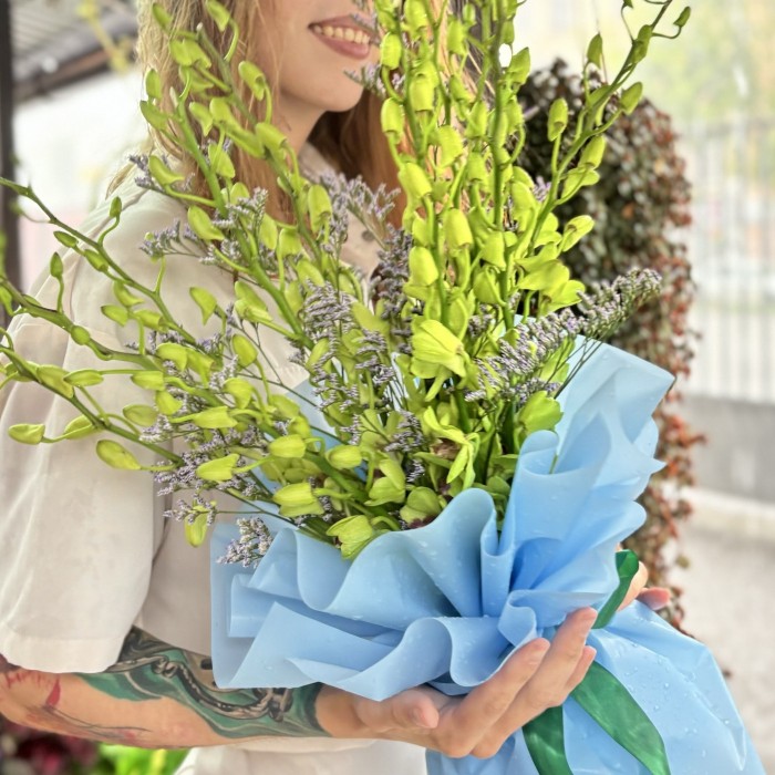 Букет из зеленых орхидей дендробиум