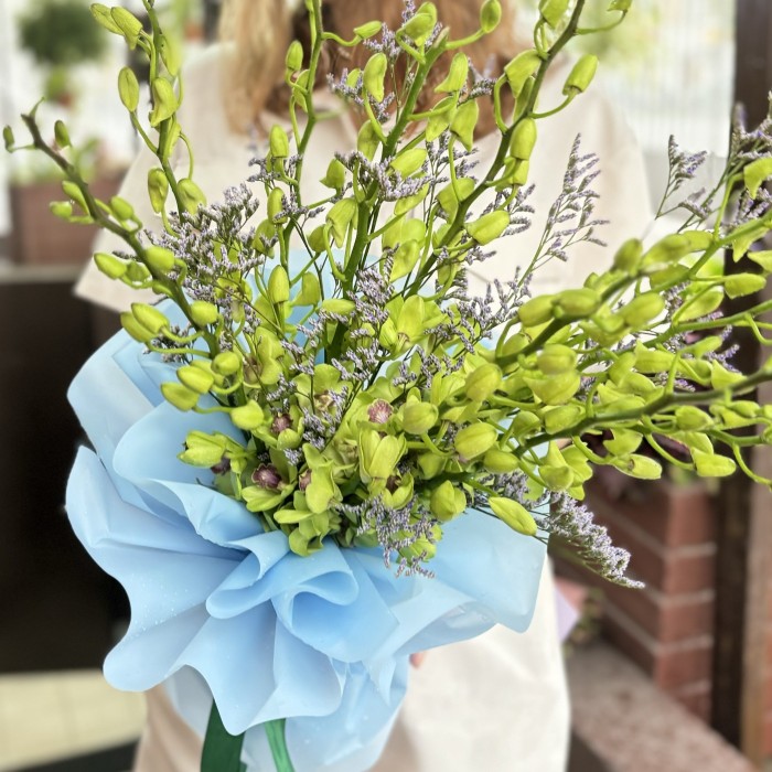 Букет из зеленых орхидей дендробиум