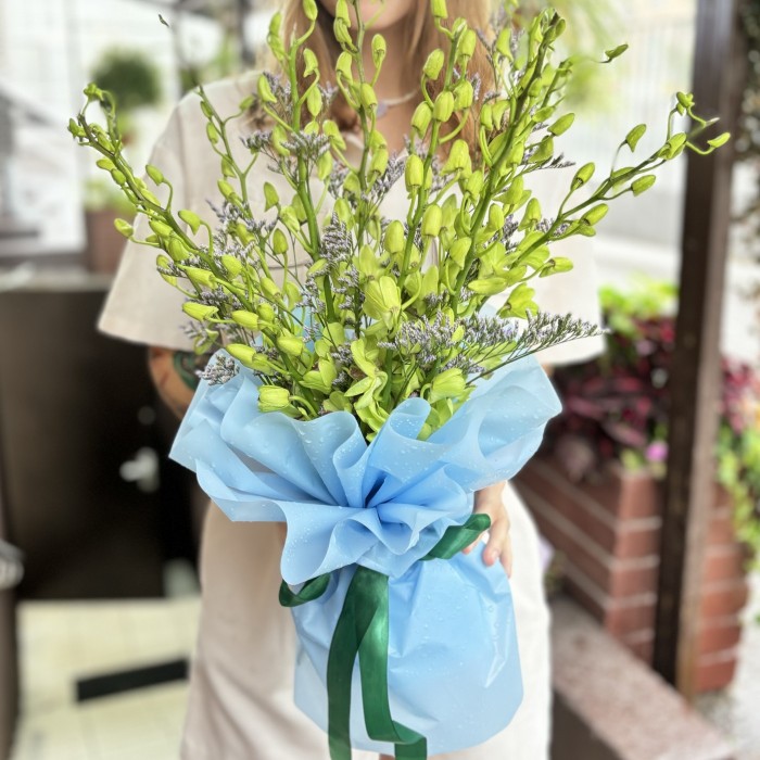 Букет из зеленых орхидей дендробиум