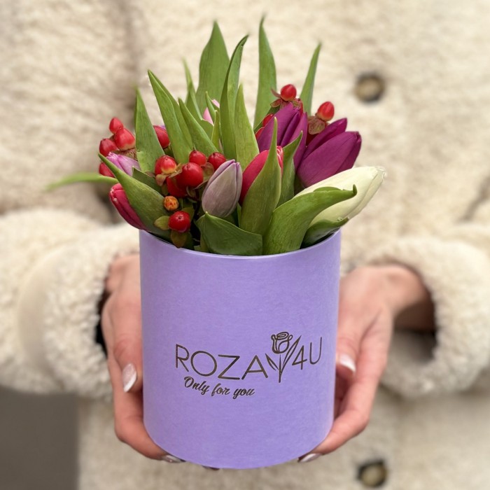 Букет к 8 марта в коробке