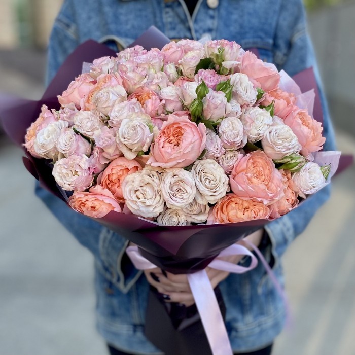 Букет кустовых пионовидных роз Энджел Бомбастик и Джульетта
