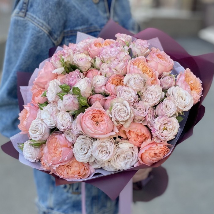 Букет кустовых пионовидных роз Энджел Бомбастик и Джульетта