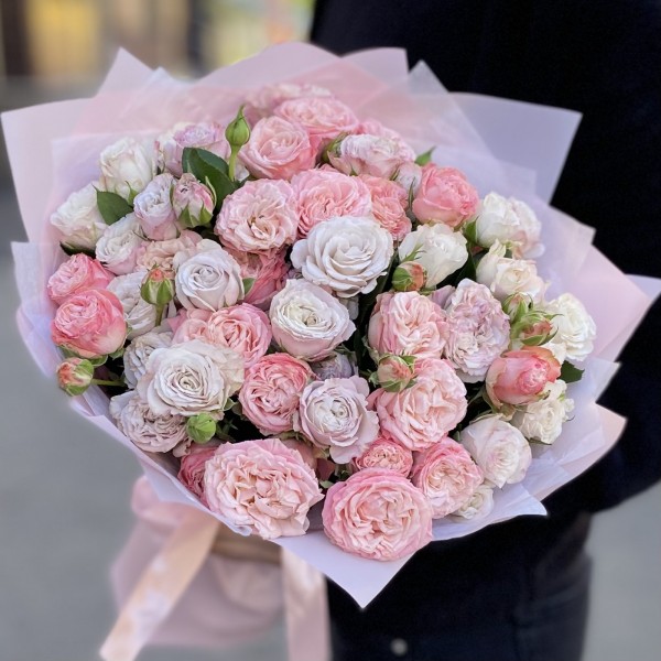 Букет кустовых пионовидных роз Энджел Бомбастик и Мадам Бомбастик