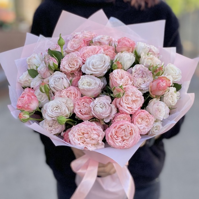 Букет кустовых пионовидных роз Энджел Бомбастик и Мадам Бомбастик