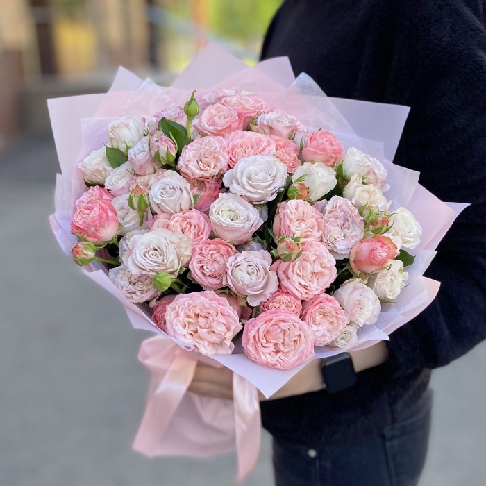 Букет кустовых пионовидных роз Энджел Бомбастик и Мадам Бомбастик