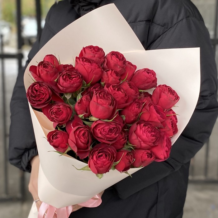 7 кустовых пионовидных роз Ред лэйс